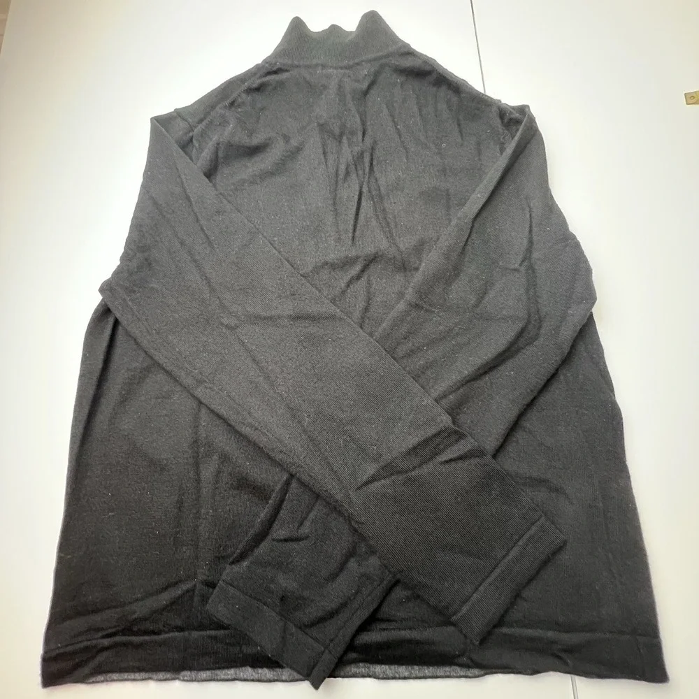 Banana Republic small hole